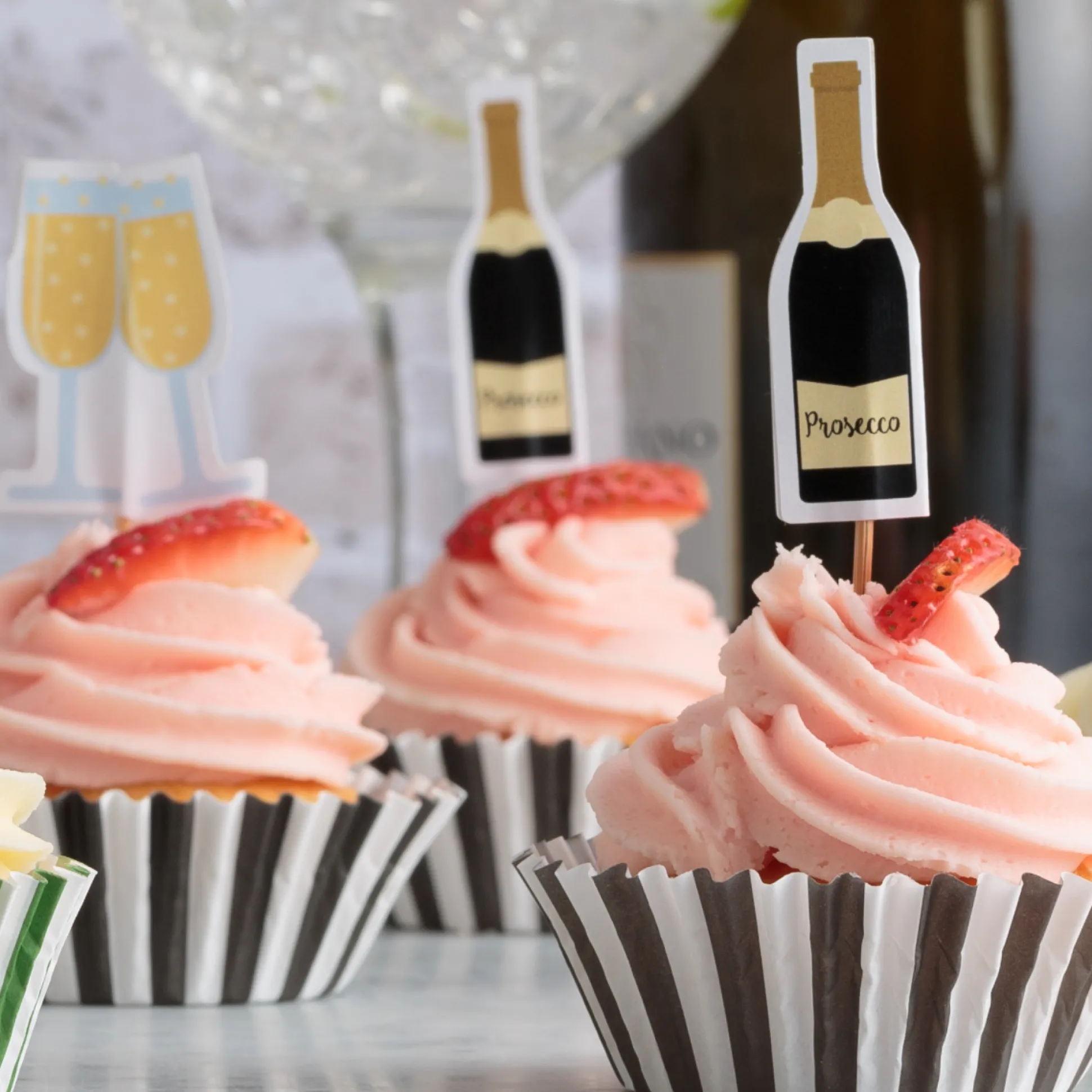 48 Prosecco Cupcake Case & Toppers