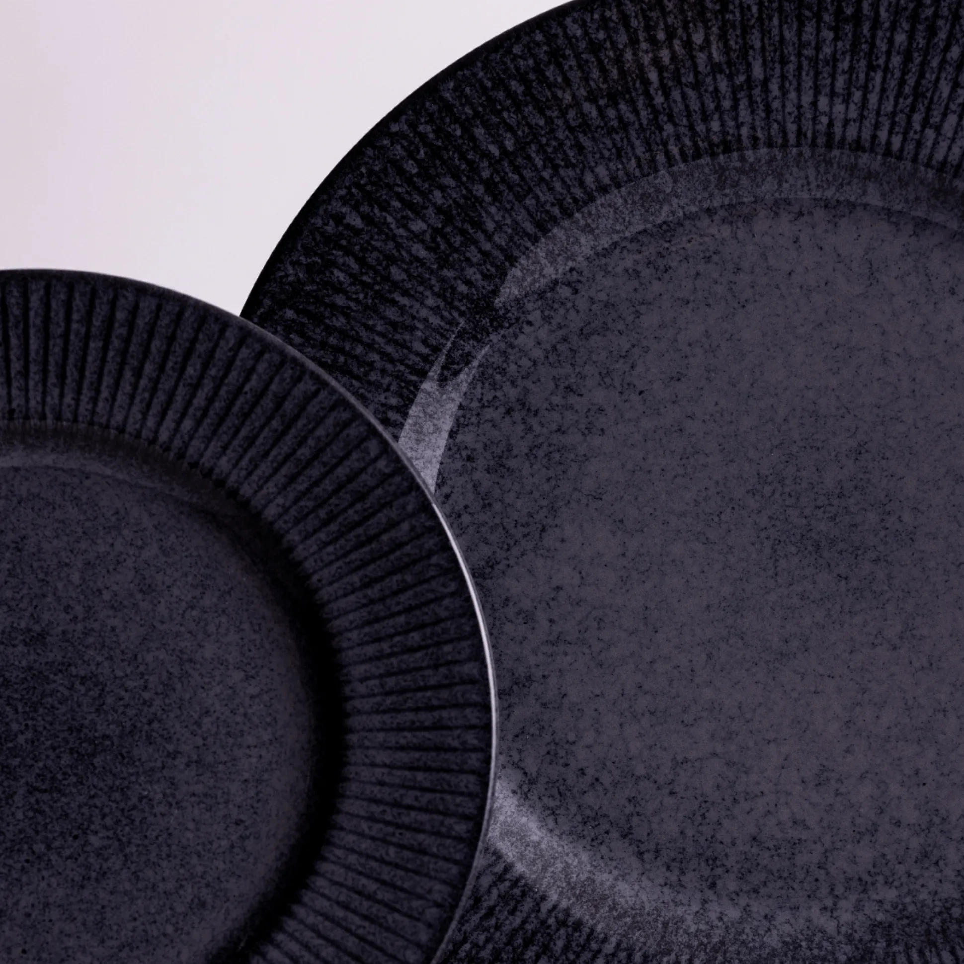 Reactive Linear Black Set Of 4 Dinner Plates
