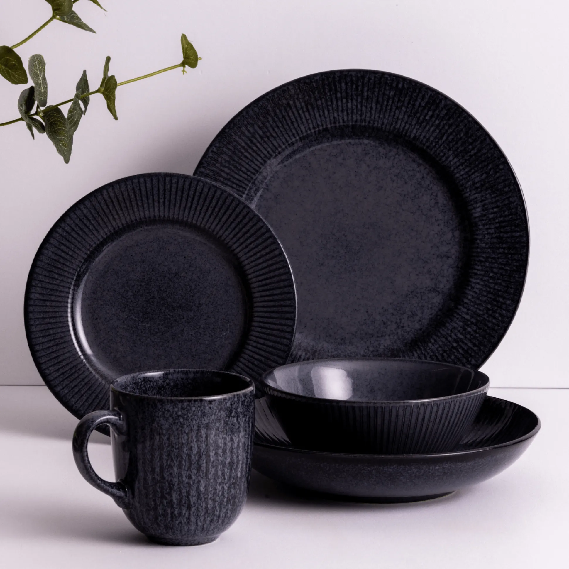 Reactive Linear Set Of 4 Black Mugs
